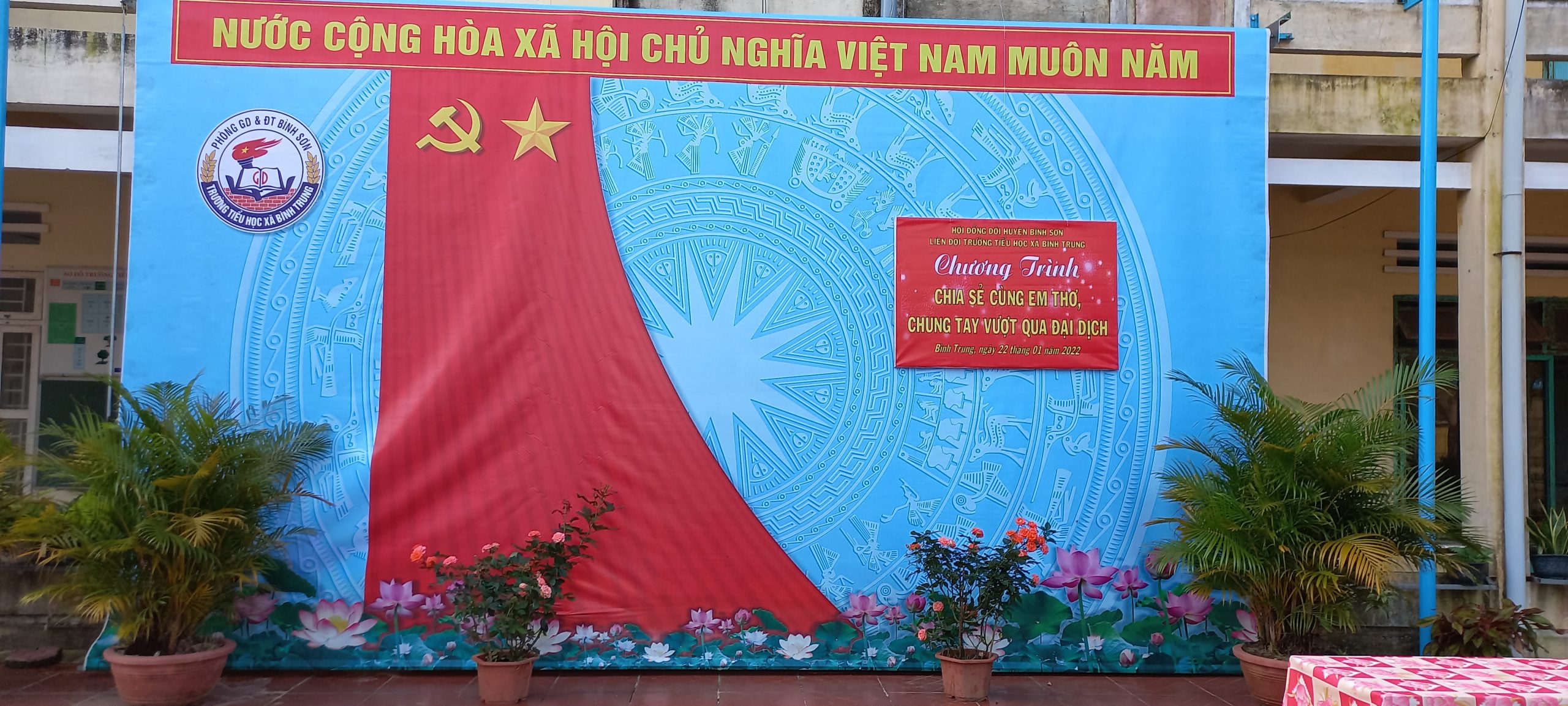 Khung cảnh buổi trao quà.